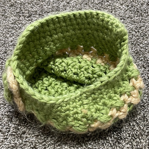 Handmade girls winter knit beanie - Picture 3 of 3